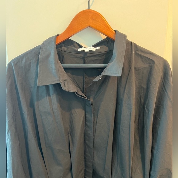 GOOD AMERICAN Darted Stretch Poplin Button-up Shirt In Black - Picture 2 of 16